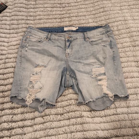 Light wash, distressed Torrid jean shorts size 16. - Picture 1 of 8